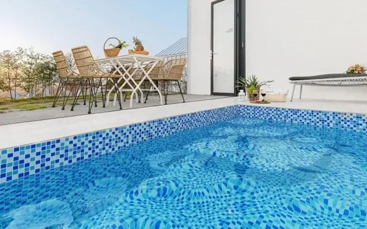 Gyeongju Rose Breeze pool villa Pension