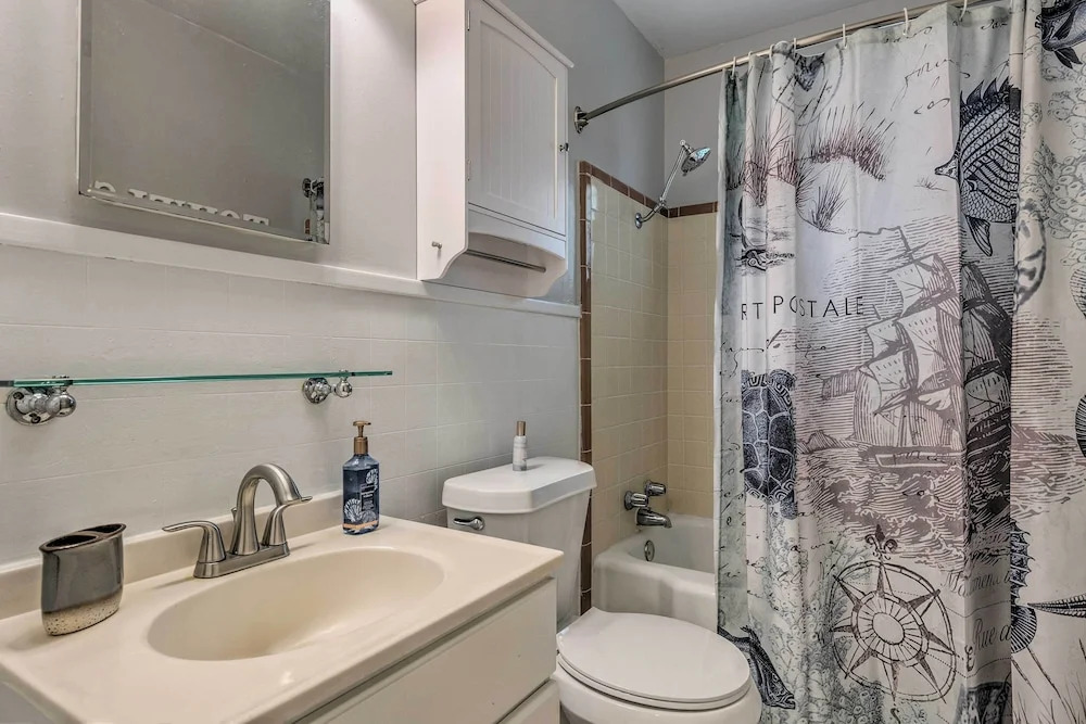 Charming Gulfport Escape: Half-mile to Beach!