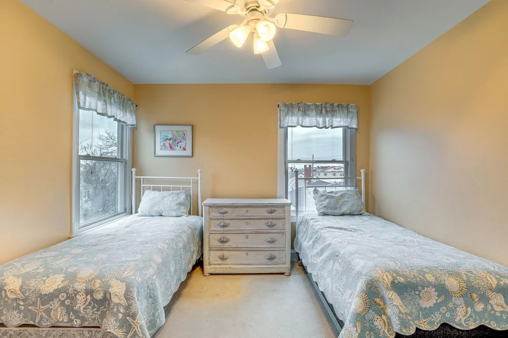Long Beach Island Townhome w/ Rooftop Deck & Grill