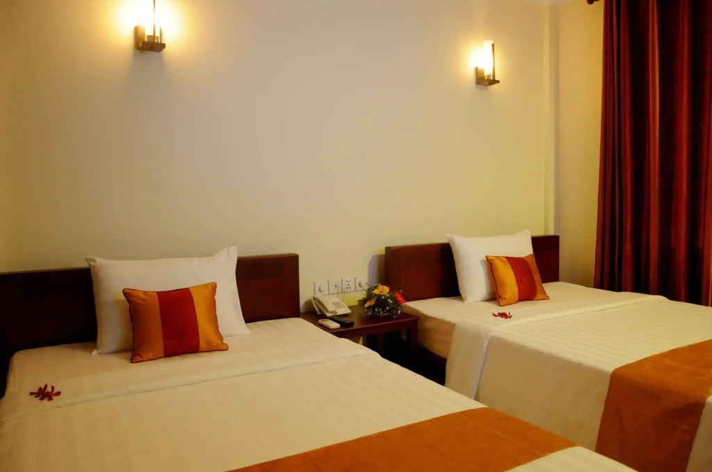 V N E Hotel