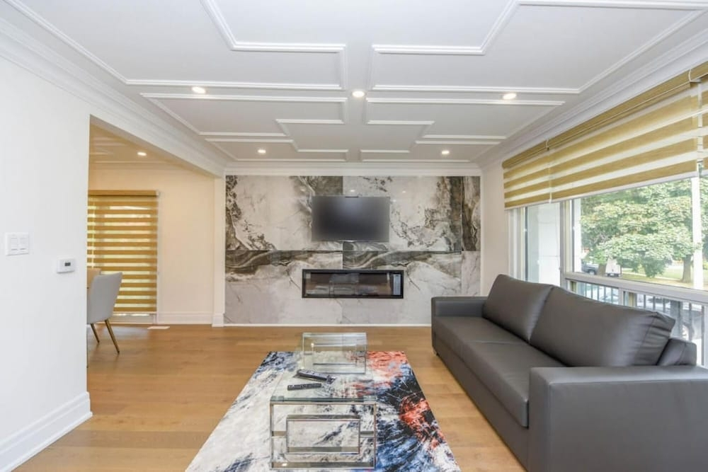 Phenomenal 5 Bedroom Villa - Mineola