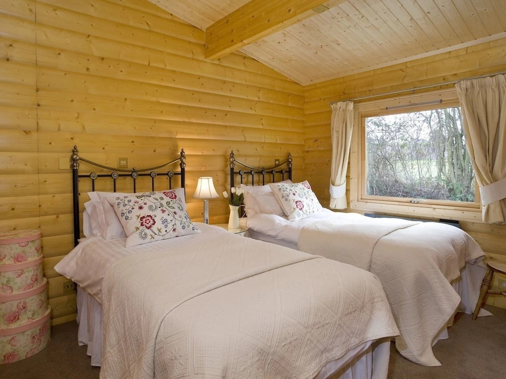 Cherbridge Lodges - Riverside lodges, short lets