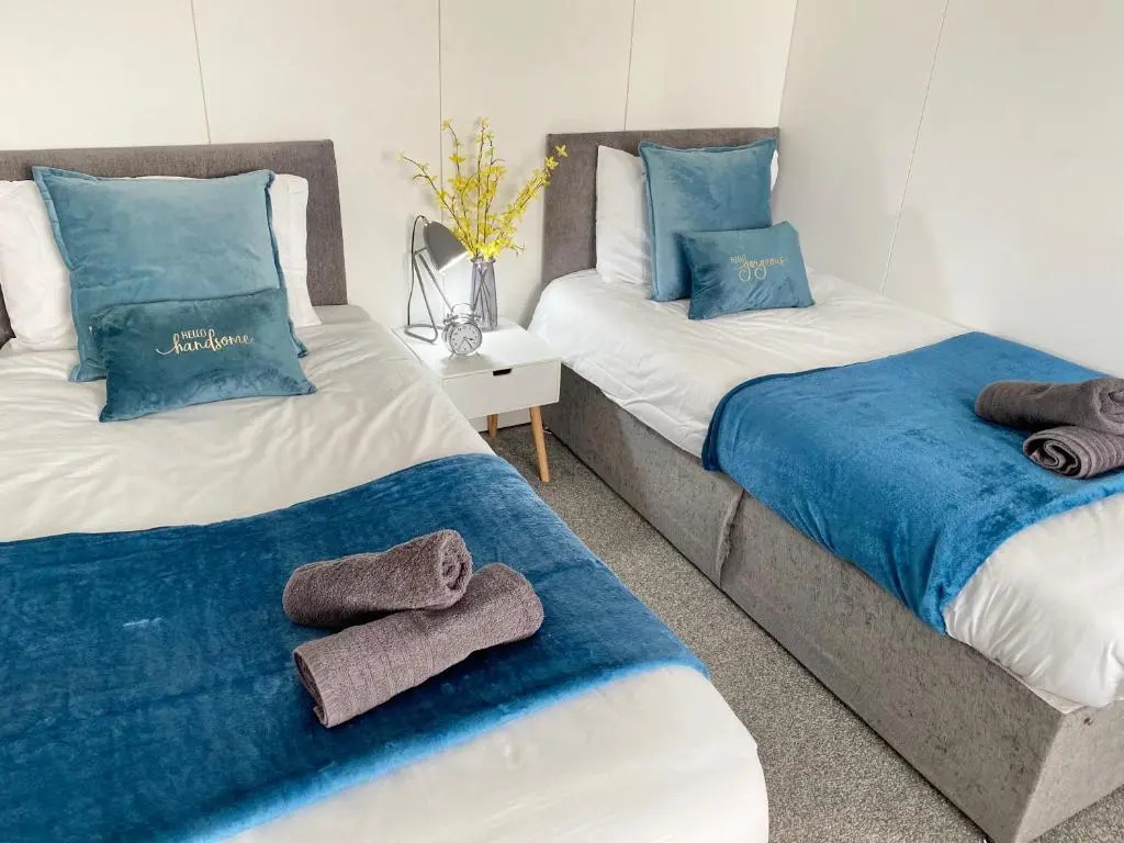 Large Townhouse 5 Beds with Two Parking Spaces - Manchester City Centre
