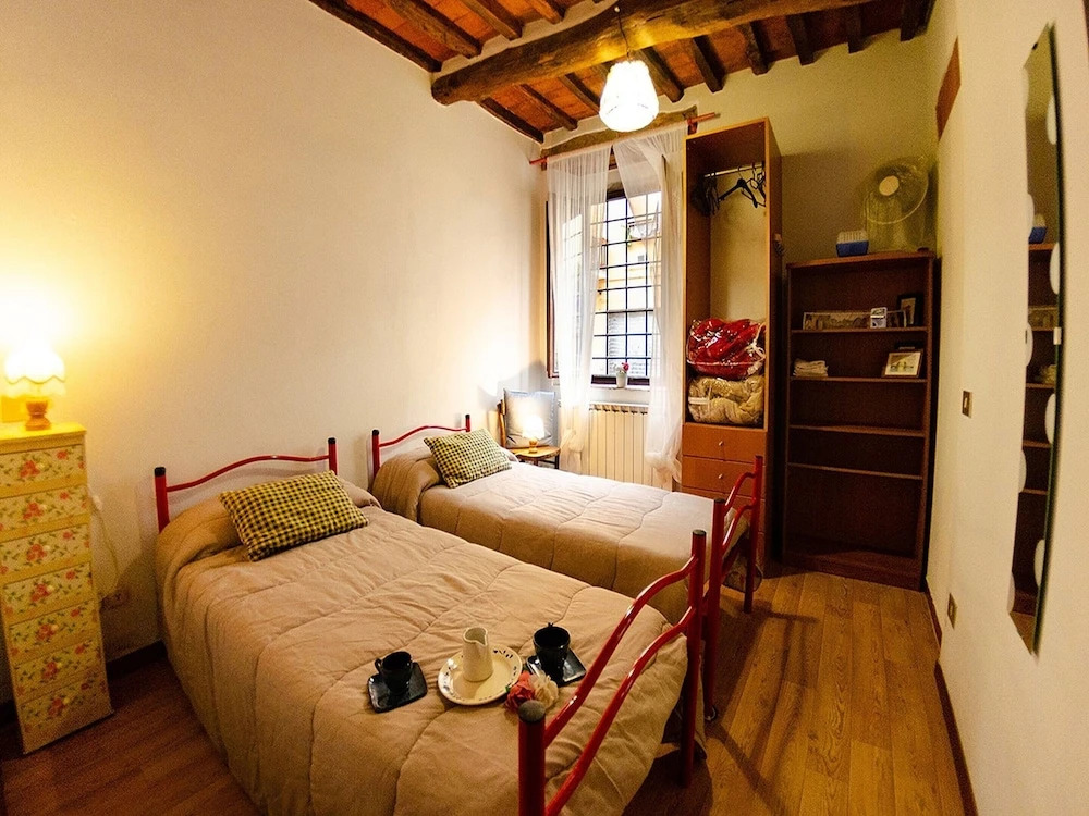 Lucca Central Garden Cottage