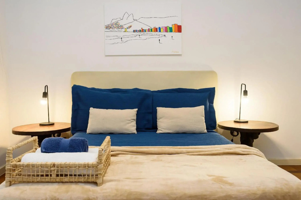 Omar do Rio - TN 239/301: Grande Apartamento p/ Até 10 pessoas, Internet 240mbps, Workstation, Smart TV, 100 metros do Metrô e 500metros da Praia de Copacabana