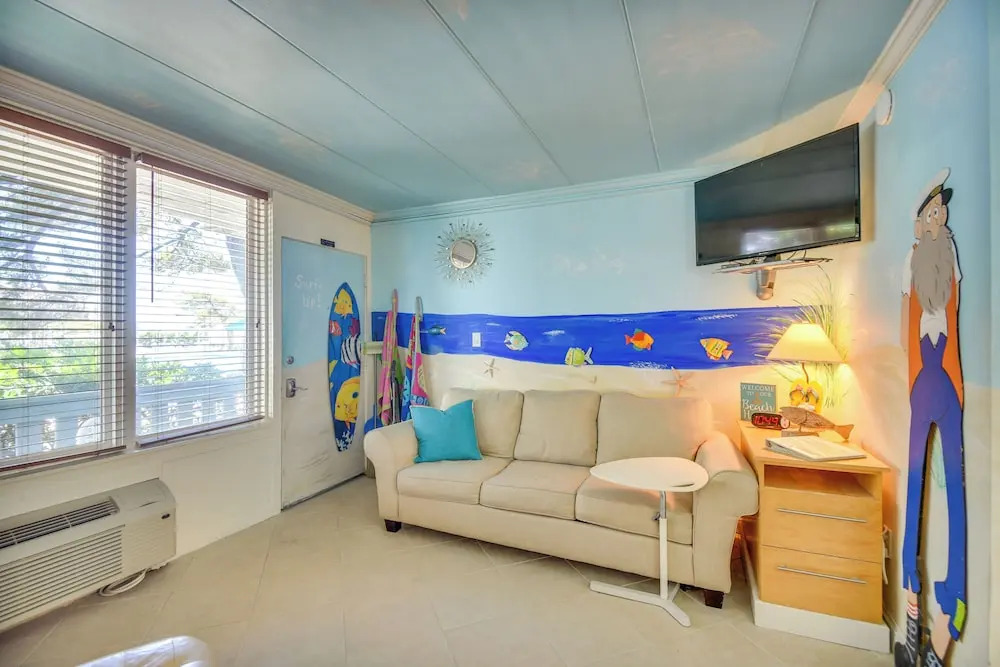 Colorful Virginia Beach Studio - Steps to Beach!