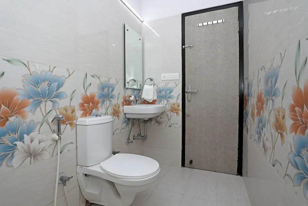 OYO 10228 Hotel Chandramouli