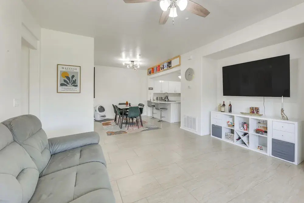 3 Mi to Dtwn: Mesa Townhome w/ Patio