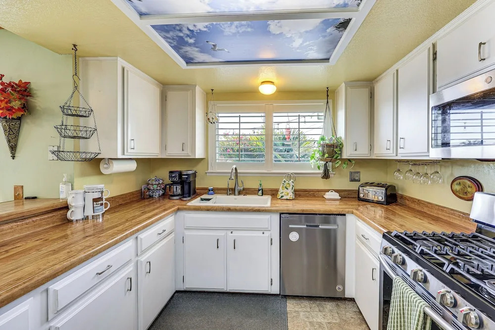Large Yard & Fire Pit: Peaceful Arroyo Grande Home