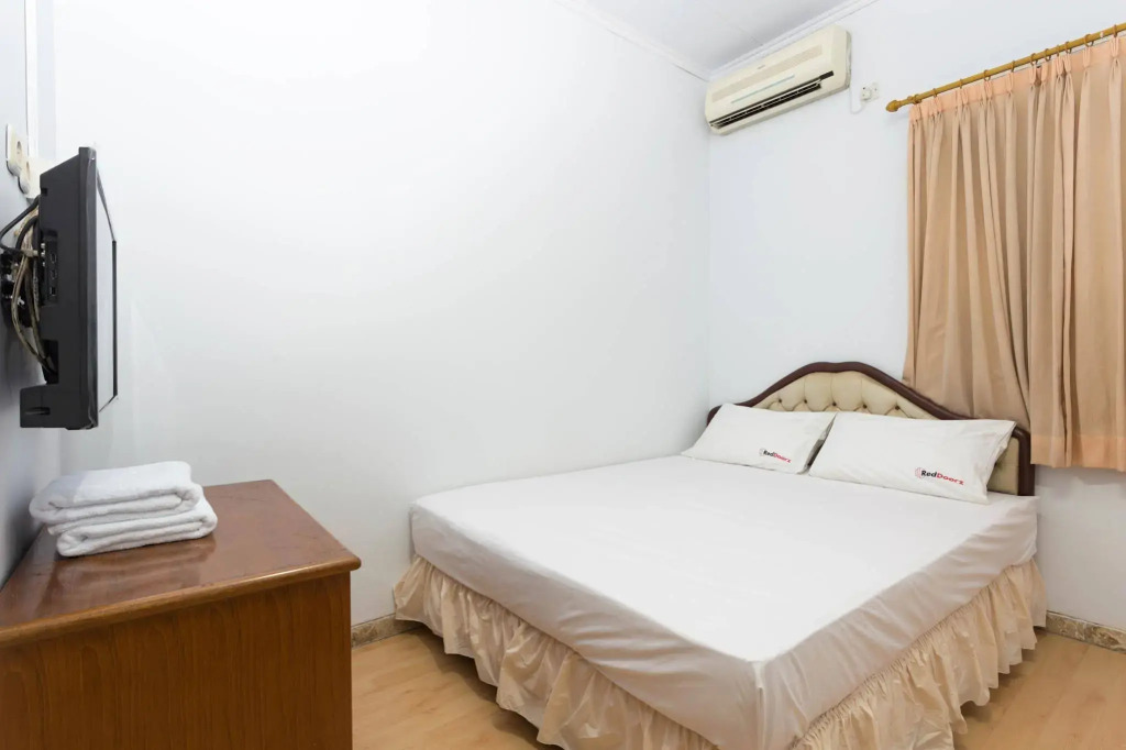 RedDoorz Karet Genteng Ijo