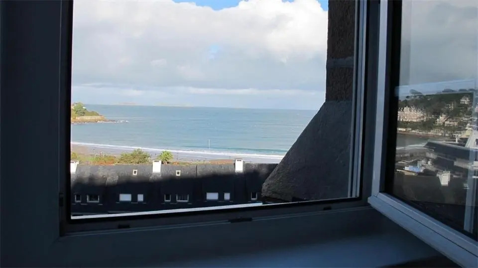 Appartement rénovée SUPERBE VUE MER au 2ème étage du Château de Trestraou - Réf 864