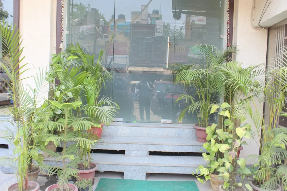 Hotel South Delhi Inn Just 10 Minute Away Form Nizamuddin Railway Station