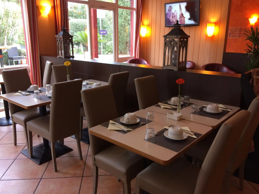 Brit Hotel Confort Nîmes Ouest - A9 sortie 25