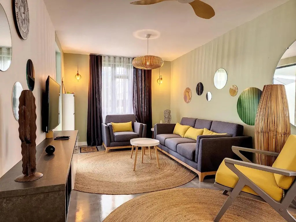 Sunkissed - Brand New Beach apartment located 50m from beach