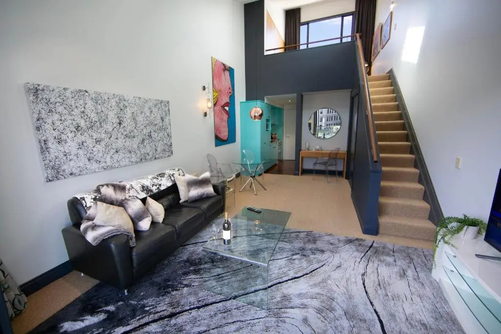 One-bedroom loft in Viaduct by Zodiak Stays