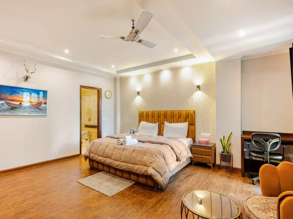 Hotel City Premier - Golf Course Road ,Gurgaon