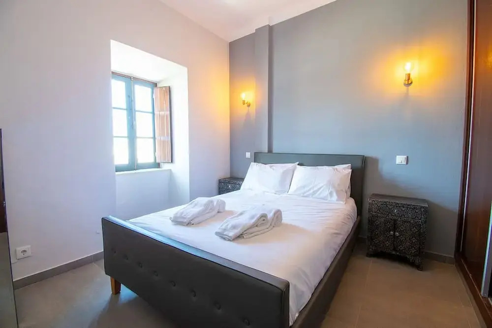 12a Travessa da Nau Modernised yet Traditional h