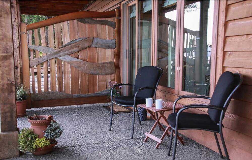 Salmonberry Inn
