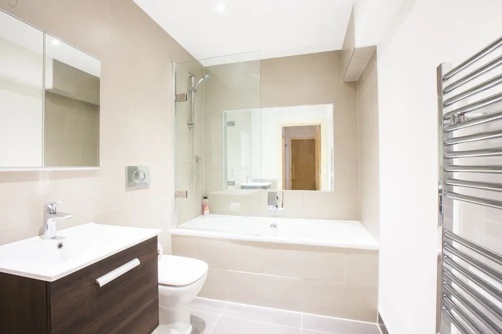 Spacious 1 Bedroom Apartment in Kensington - A3