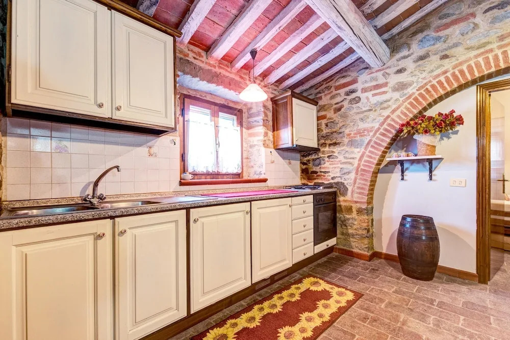 Mansion With 12 Bedrooms in Cortona, With Private Pool, Enclosed Garde