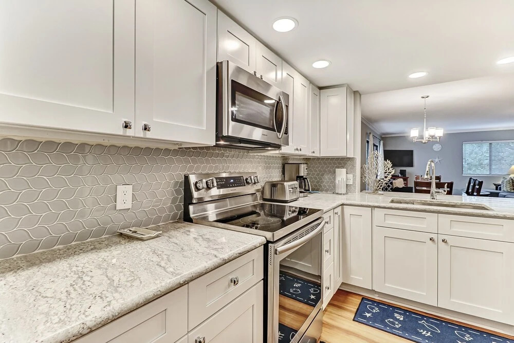 Recently Renovated Secluded Beachwood Condo Free Wifi by Redawning