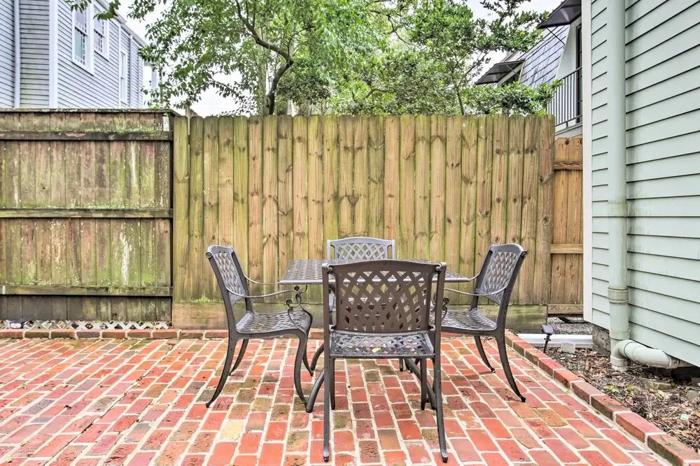 Inviting Uptown New Orleans Apt: Perfect Location!