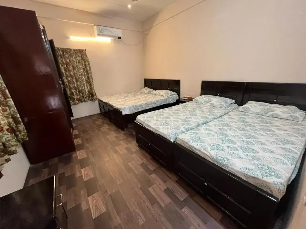 Visitors Lounge by MMG - 2&3BHK Furnished - Rd 12 Banjara Hills