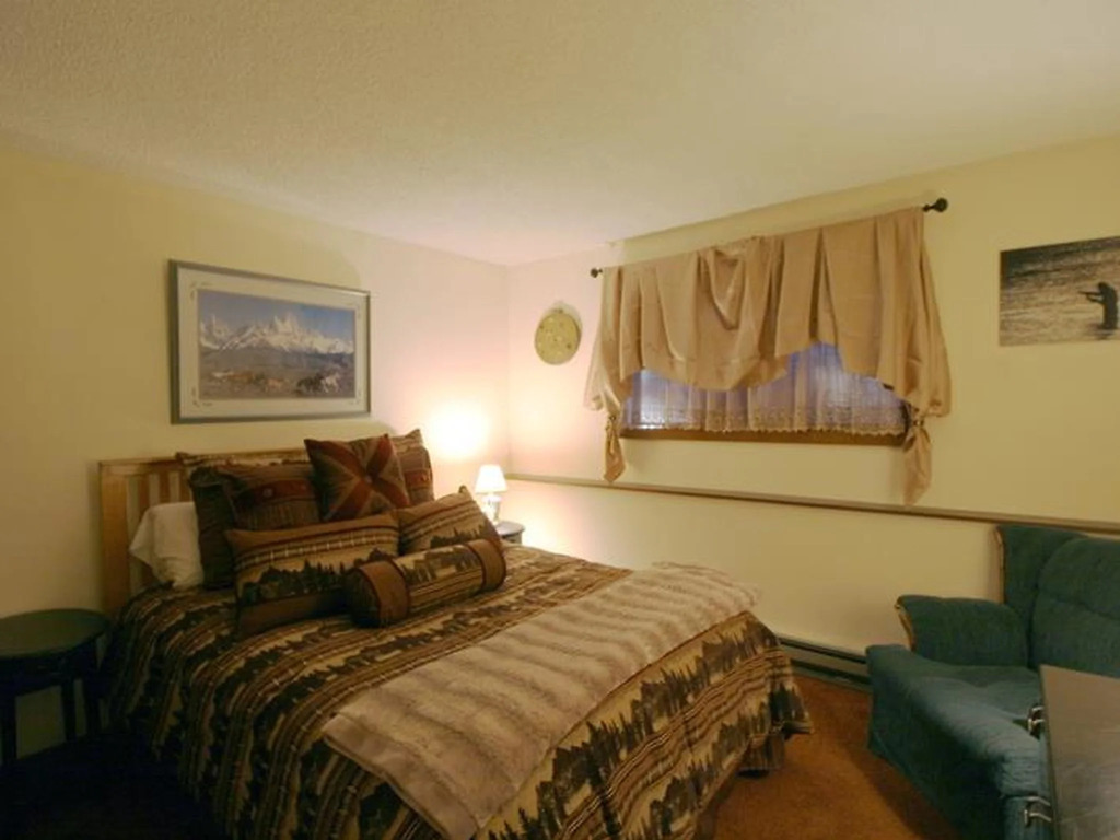 28SW Tasteful Condo Near Mt. Baker