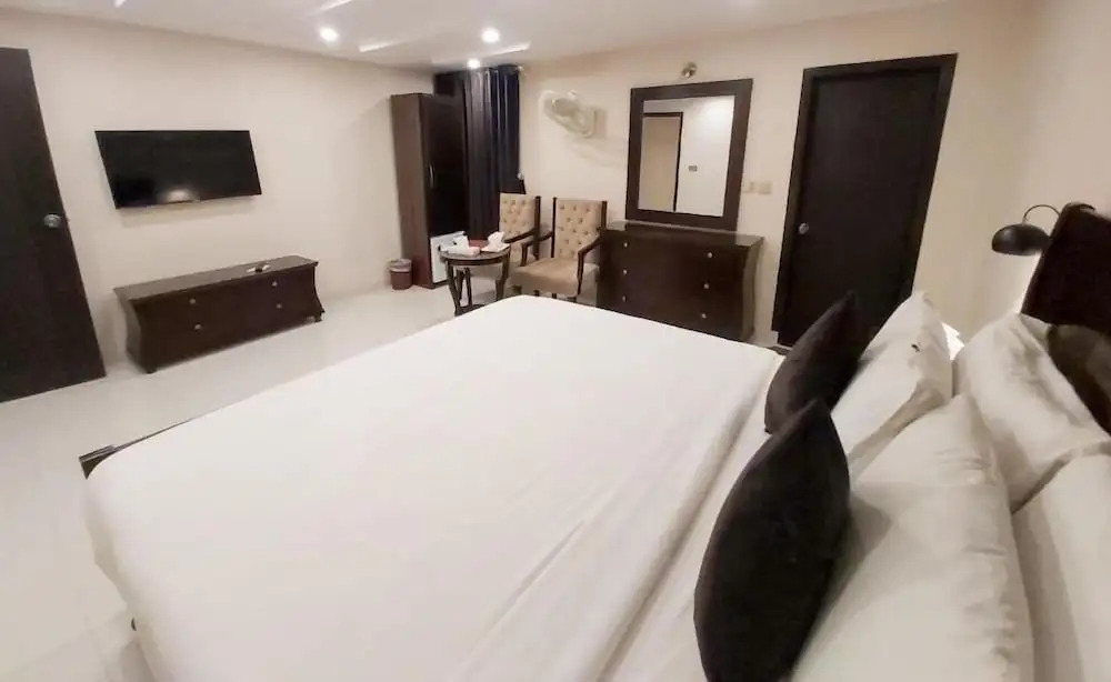 Hotel Mairona Gulberg Lahore