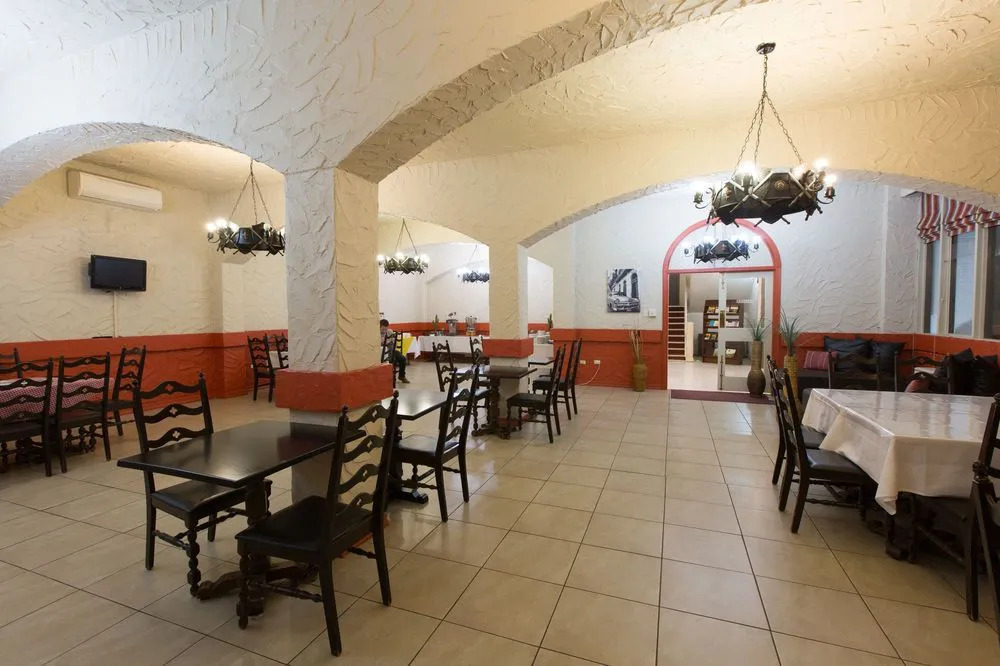 Econo Lodge Hacienda International