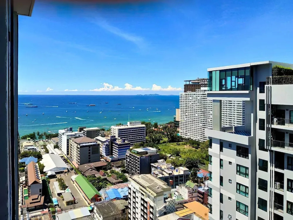 Central Location, Amazing Infinity Pool Near Beach