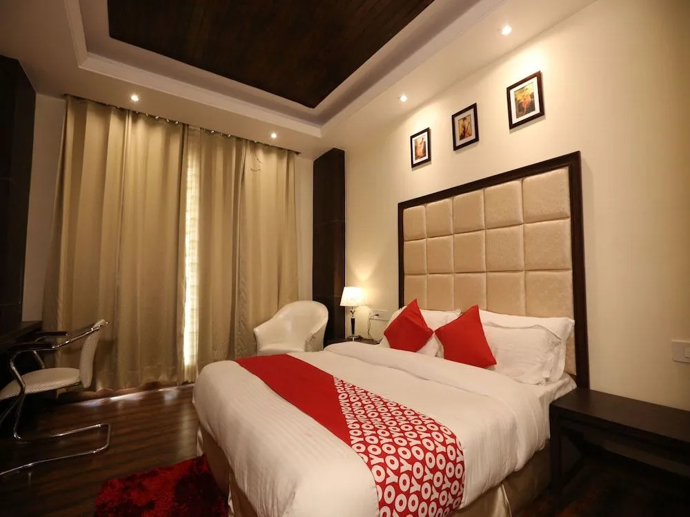 OYO 14170 Kufri Star Inn