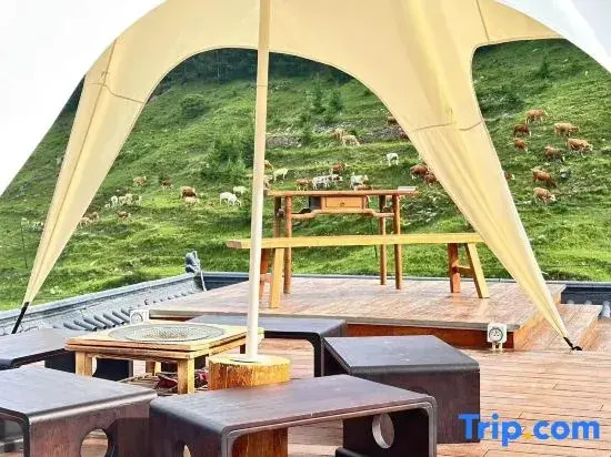 Lux Hotel · Yunju Hotel  in Mingzhai, Wutai Mountain