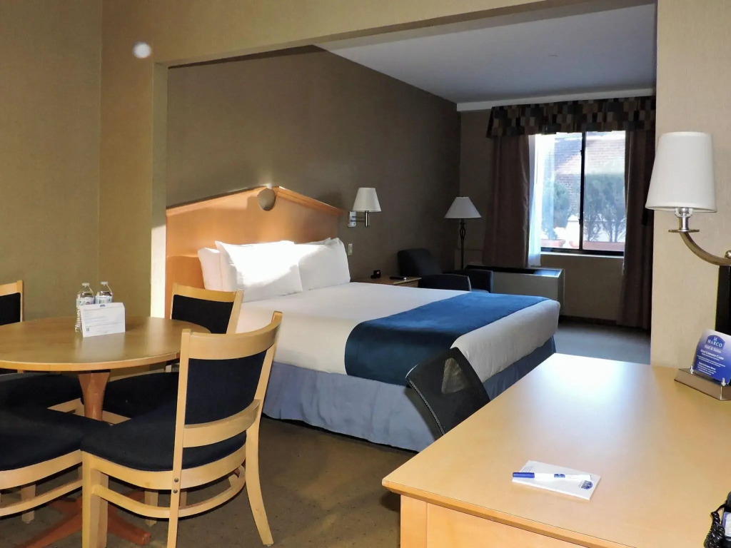 Marco LaGuardia Hotel & Suites