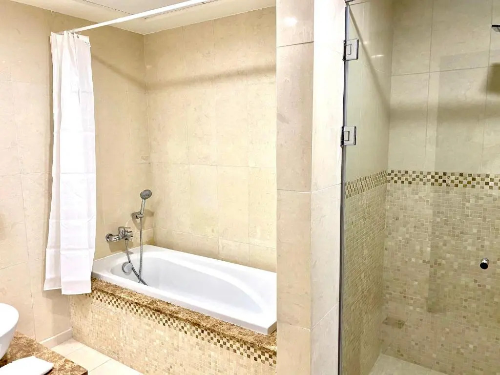 Spacious 4 bd and 2 bd apartments with amazing Sea view