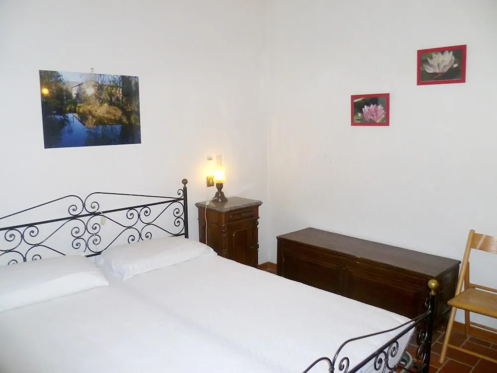Elegant Villa in Tuoro sul Trasimeno with Private Pool