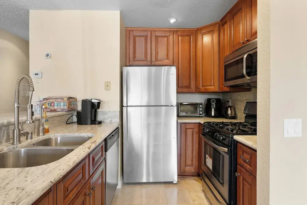 Lakeview Condo