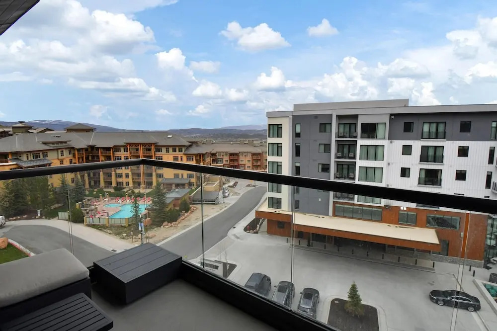 Stunning 4-bdr Penthouse With Rooftop Deck Ski-in out Access Pool hot Tubs 5-star Amenities
