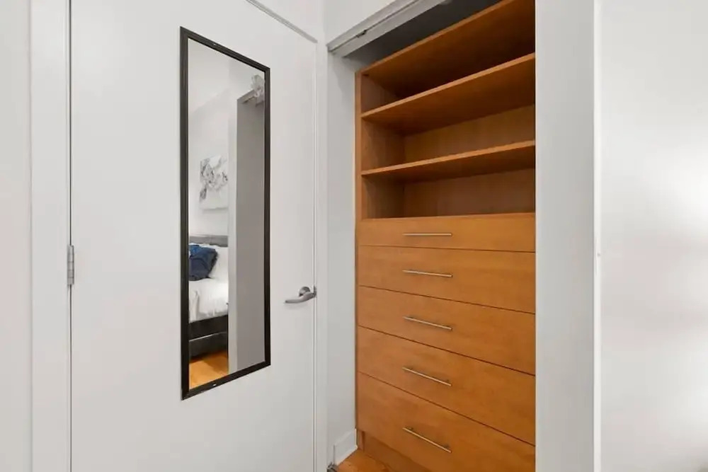 Sleek 2 Bed 2 Bath Condo in Trendy Fulton Market