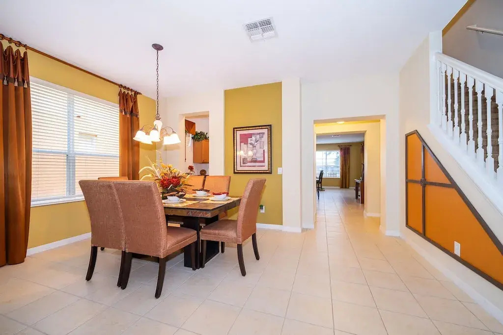 Luxury 6 Bed Villa with Lake View close to Disney, Kissimmee, US