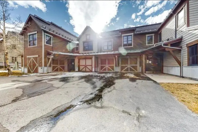 3 Bedroom Townhome in Downtown Breckenridge, off Main Street With Pool, and Hot Tubs