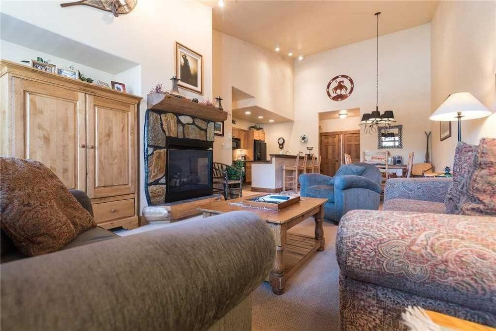3304 Champagne Lodge, Trappeur's Crossing Apartment 2
