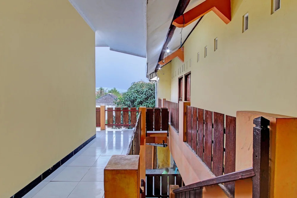 SPOT ON 93007 Guest House Lestari