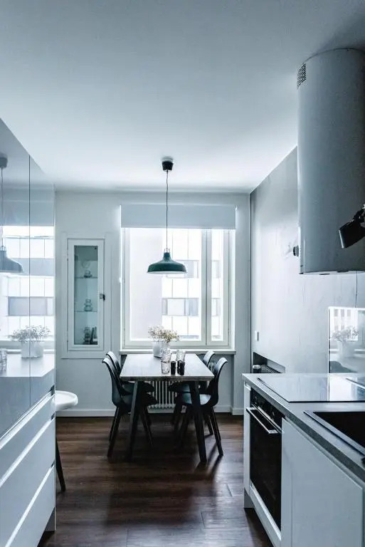 90m2 on pedestrian street on Top Floor, penthouse suite, great view! Incl linen and all