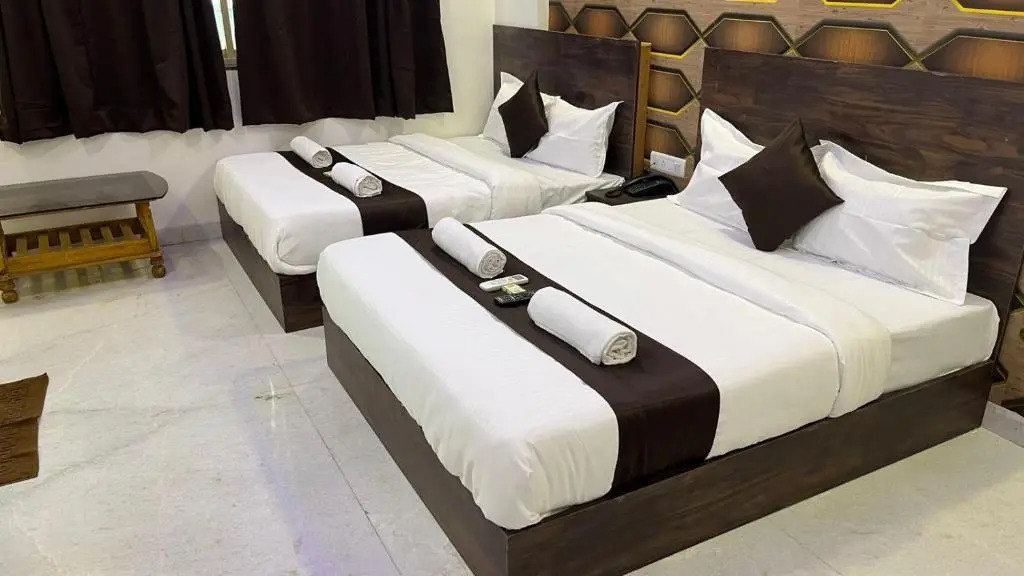 Hotel Plaza Rooms - Prabhadevi Dadar