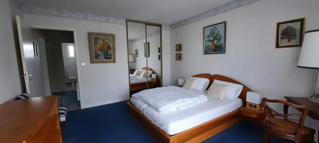 Sumptuous Holiday House Near The Beaches