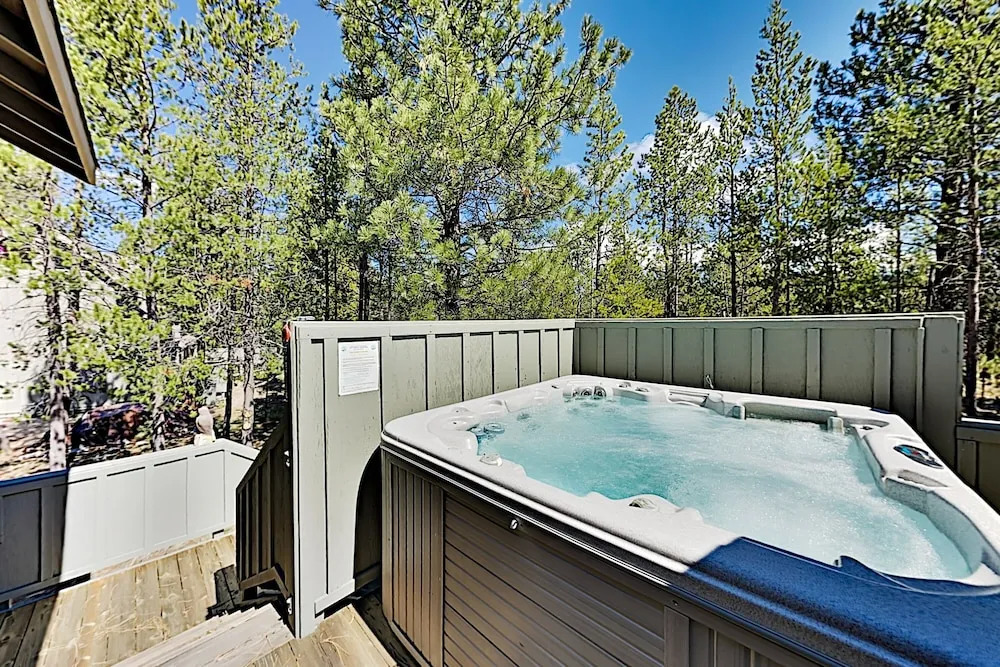 New Listing! Quiet W/ Hot Tub & Sharc Passes 3 Bedroom Home