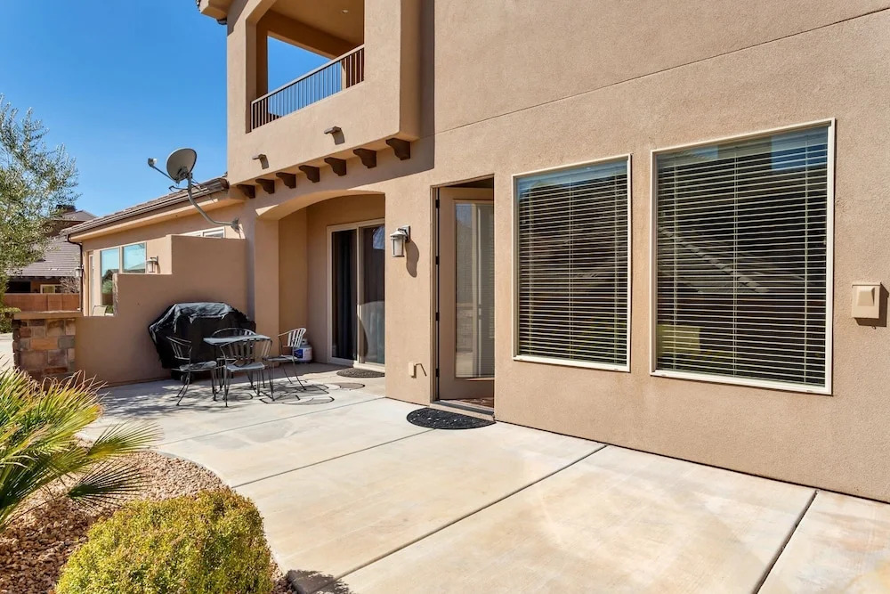 Lost Springs @ Coral Ridge Resort 3 Bedroom Townhouse by RedAwning