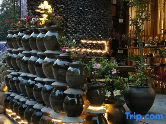 zhaoxing He Zhai Mountain with May Flower Boutique Station