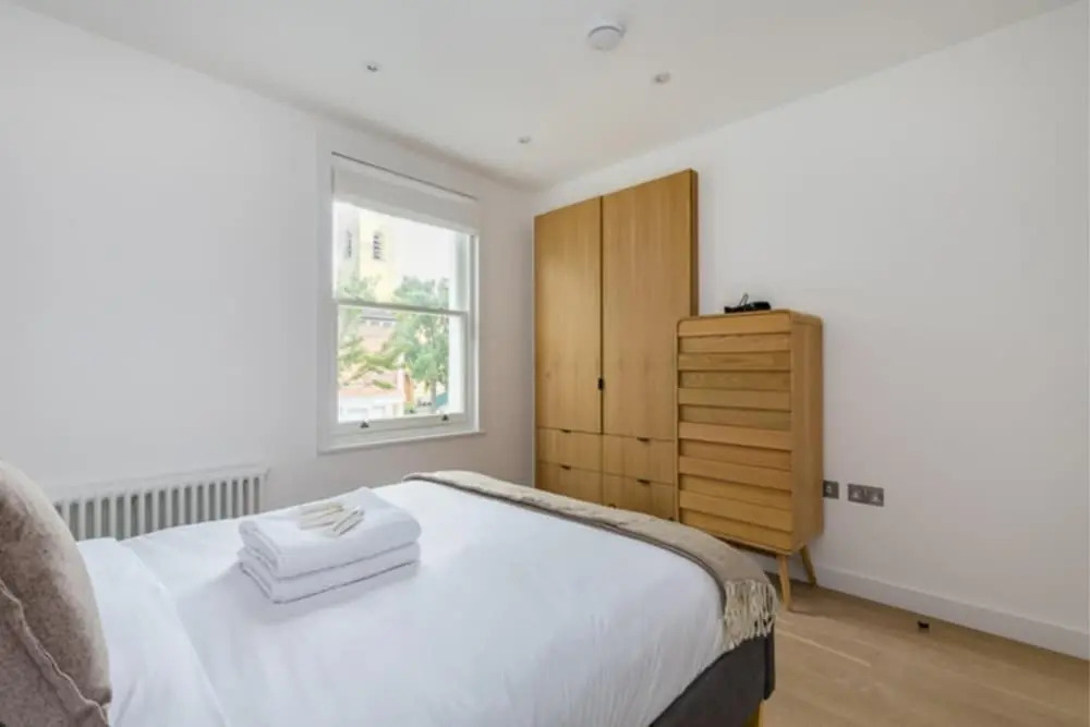 The Imperial Wharf Retreat - Modern 3BDR in Fulham with Rooftop Terrace